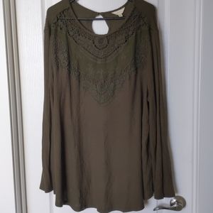 Green sweater with applique